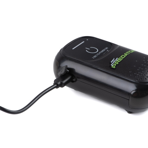 Aérateur de pêche compact Fox Rage USB-C Aerator avec son kit complet : tuyau d'air, diffuseur et câble de charge rapide. 2
