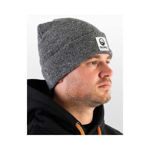 Bonnet de pêche Guru Grey Patch Beanie gris avec doublure intérieure polaire et écusson Guru brodé sur le devant. 2