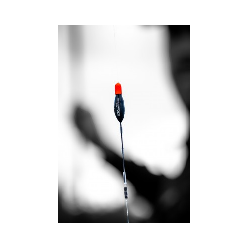 Flotteur compact Guru XS Cookie Carbon noir mat avec quille carbone traversante pour la pêche de la carpe et des F1 en surface. 2